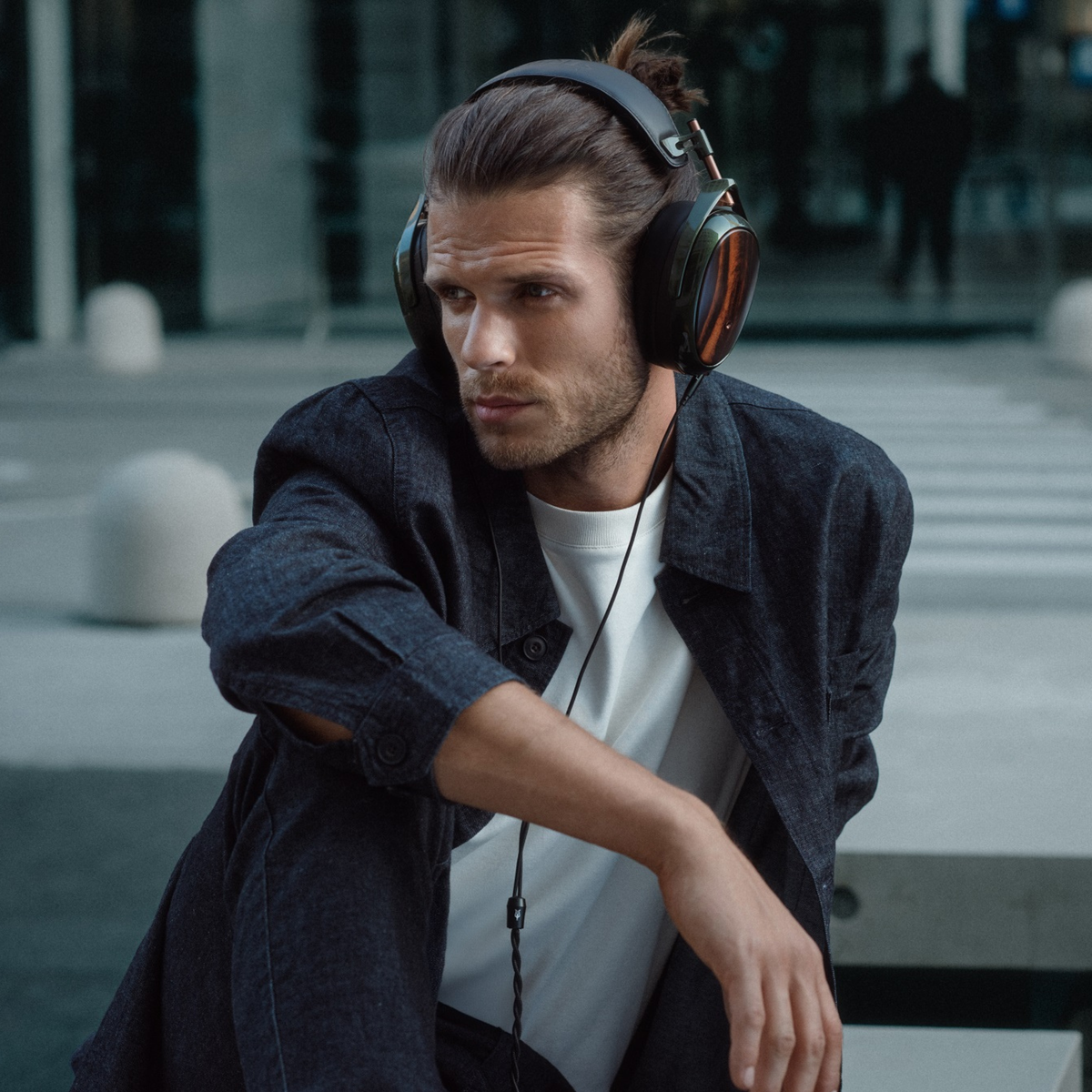 Meze Audio STRADA Closed-Back Dynamic Headphones - RockOnAV