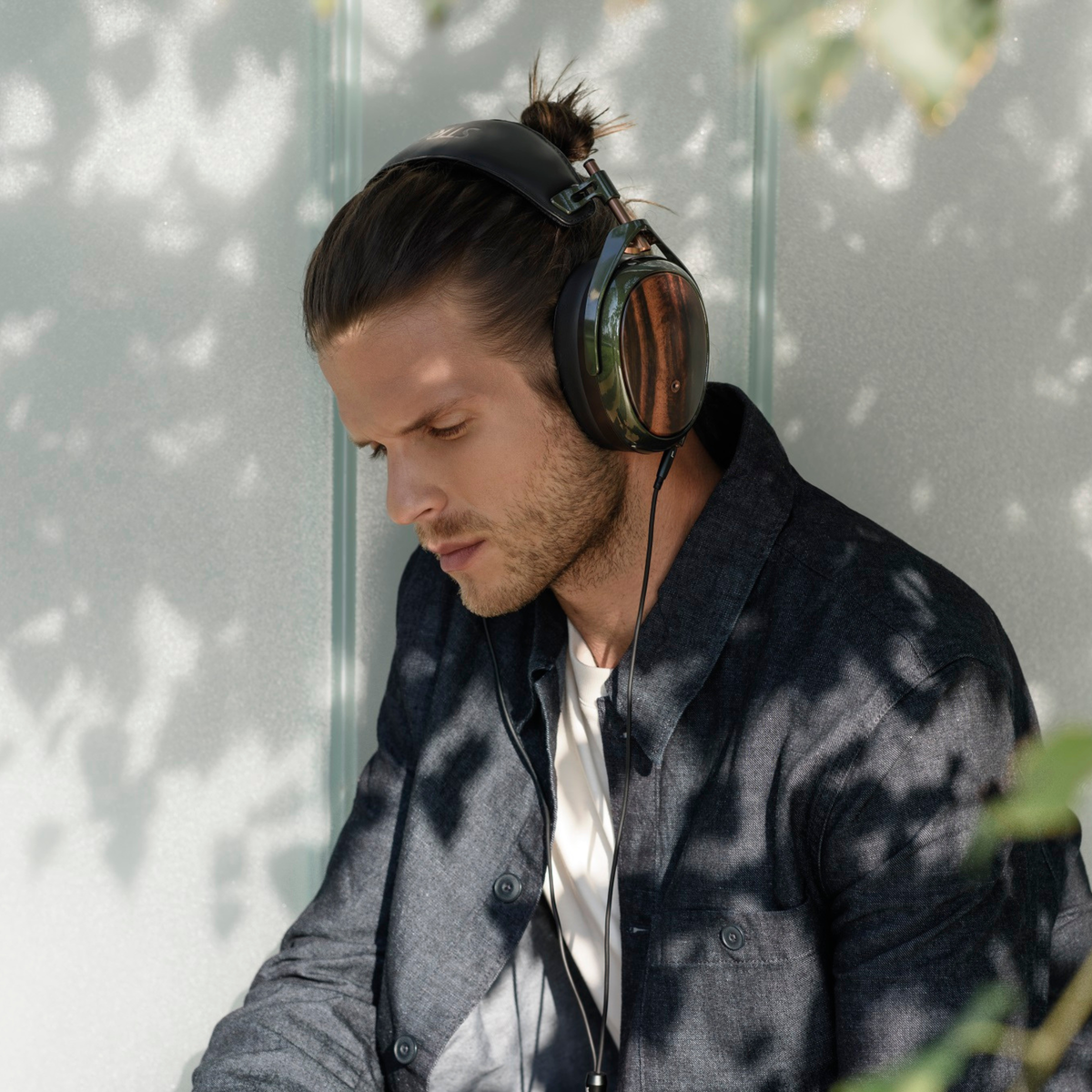 Meze Audio STRADA Closed-Back Dynamic Headphones - RockOnAV