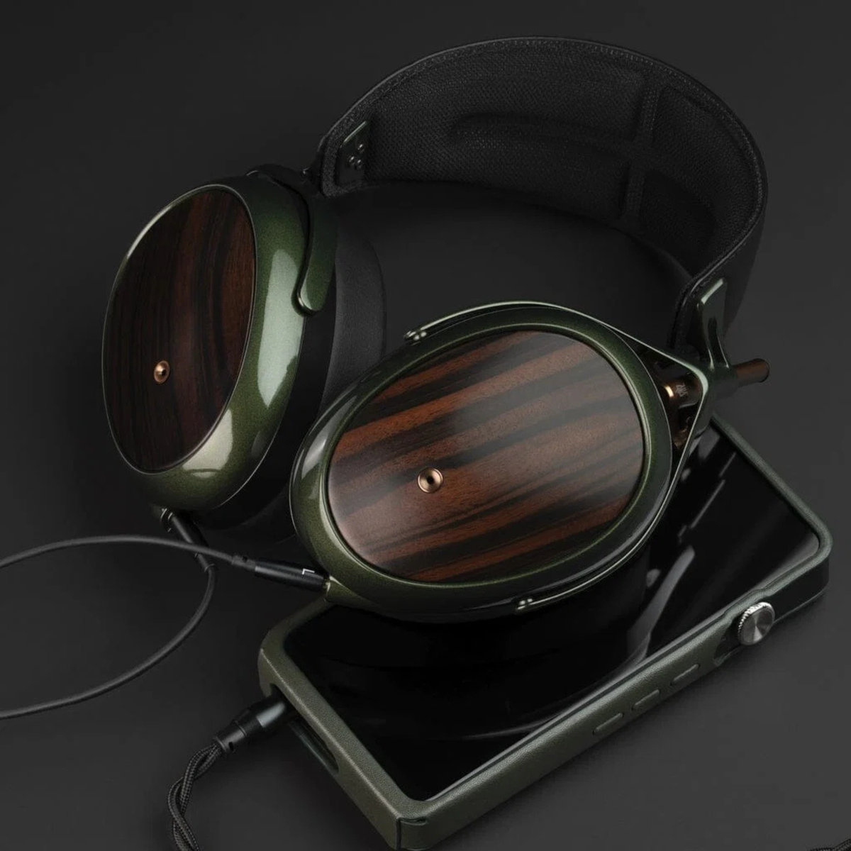 Meze Audio STRADA Closed-Back Dynamic Headphones - RockOnAV