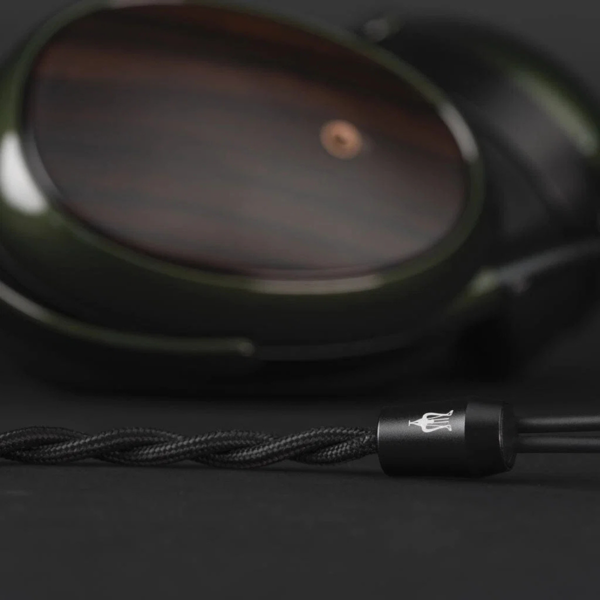Meze Audio STRADA Closed-Back Dynamic Headphones - RockOnAV