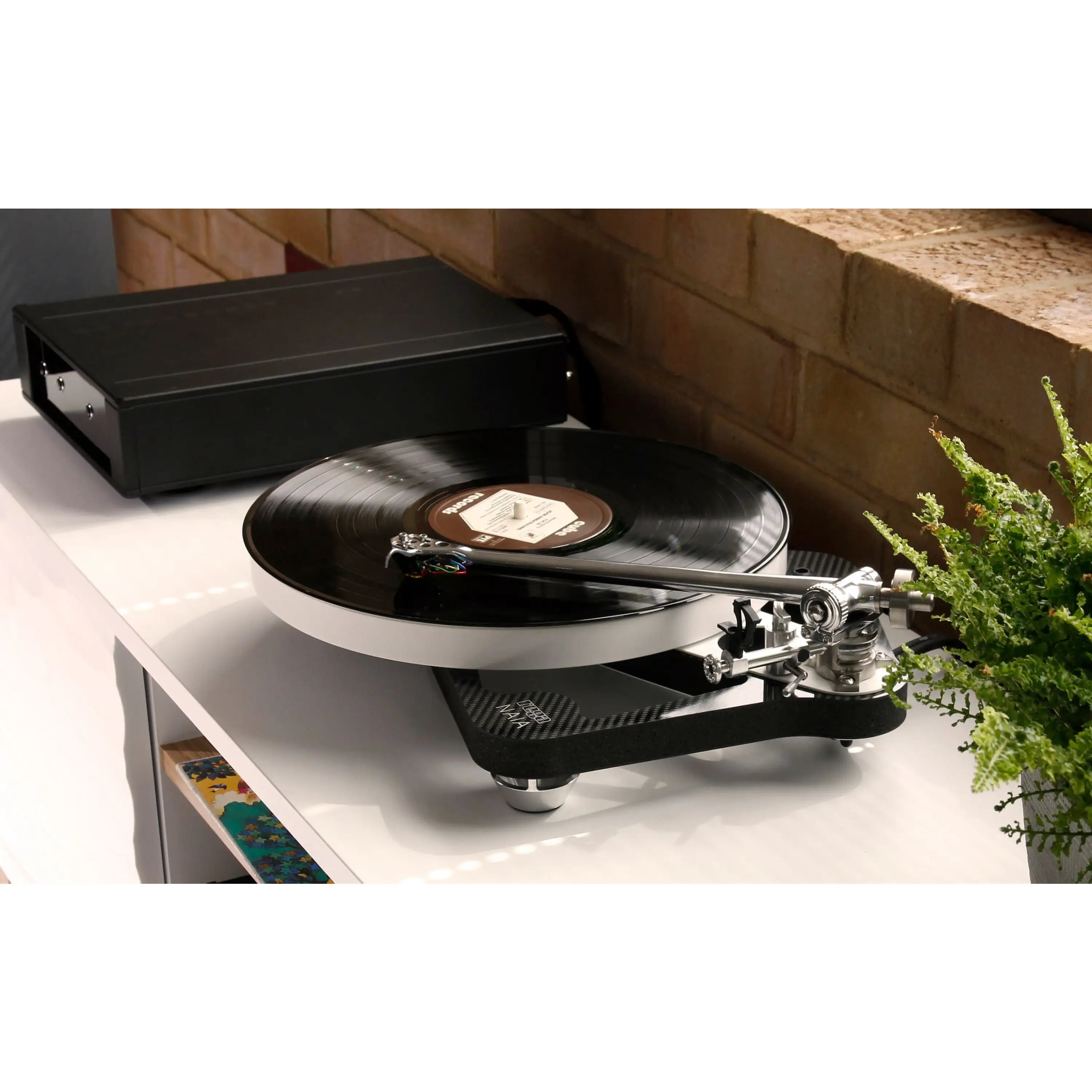 Rega Naia Turntable