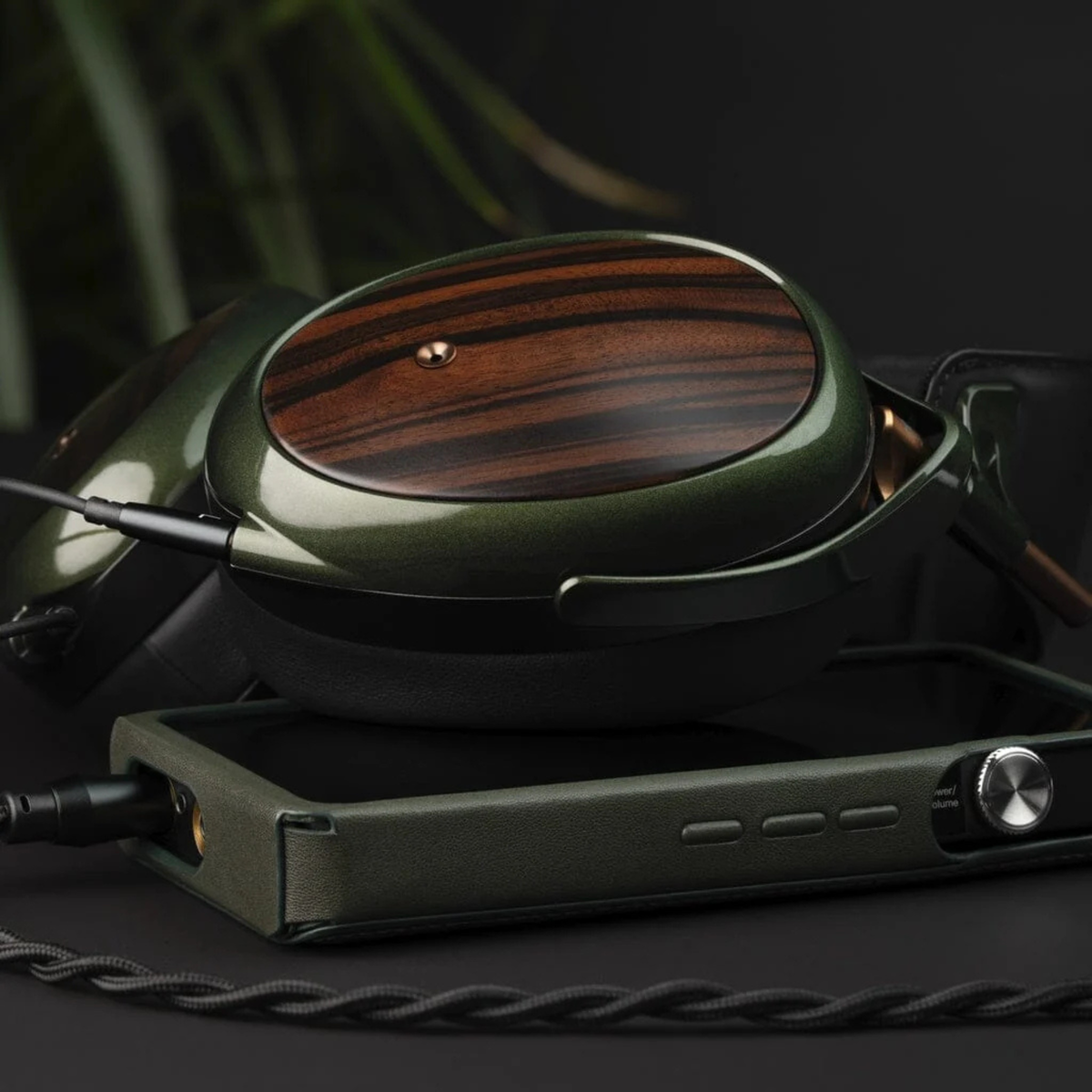 Meze Audio STRADA Closed-Back Dynamic Headphones - RockOnAV