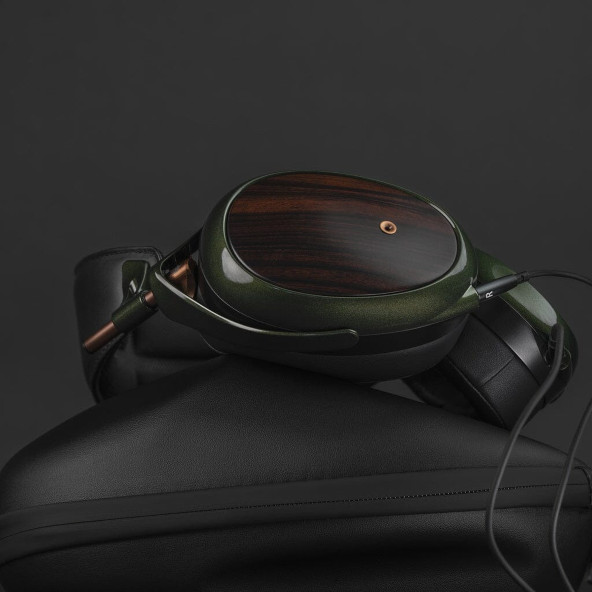 Meze Audio STRADA Closed-Back Dynamic Headphones - RockOnAV
